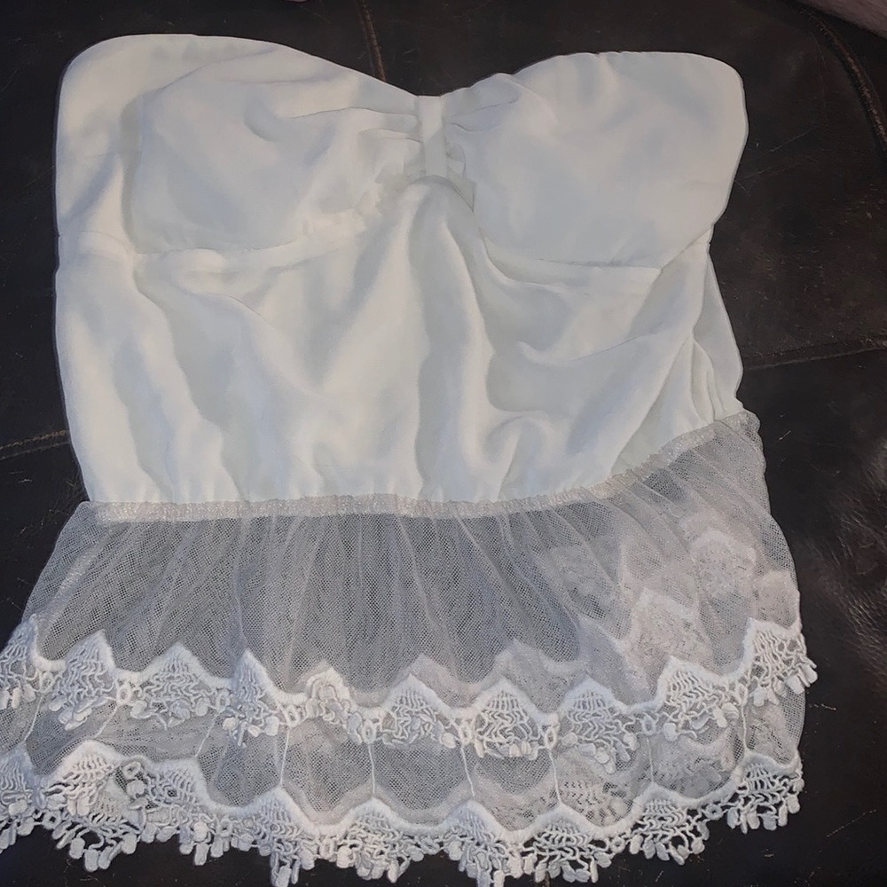 Lace crop strapless